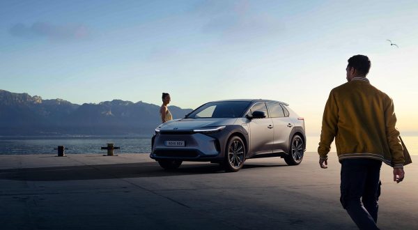 plug in hybrid,tisztán elektromos,toyota,corolla ts,is képes,g km,rendszer,toyota